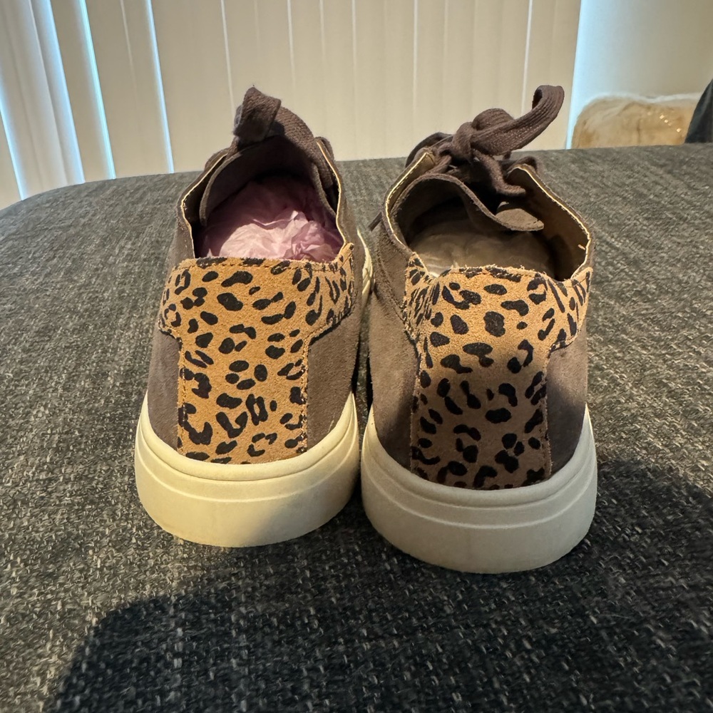 Lucky Brand Loucia Sneakers - Picture 3 of 6